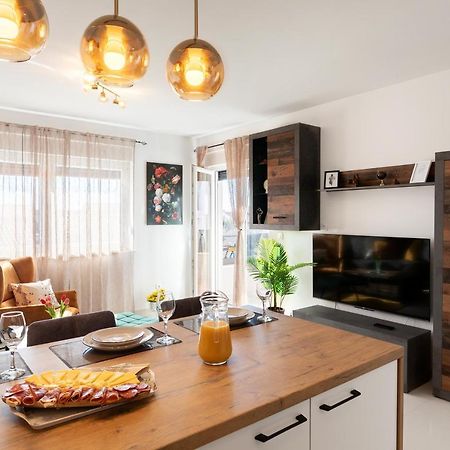 Sunny Island Apartment โตรกีร์ ภายนอก รูปภาพ