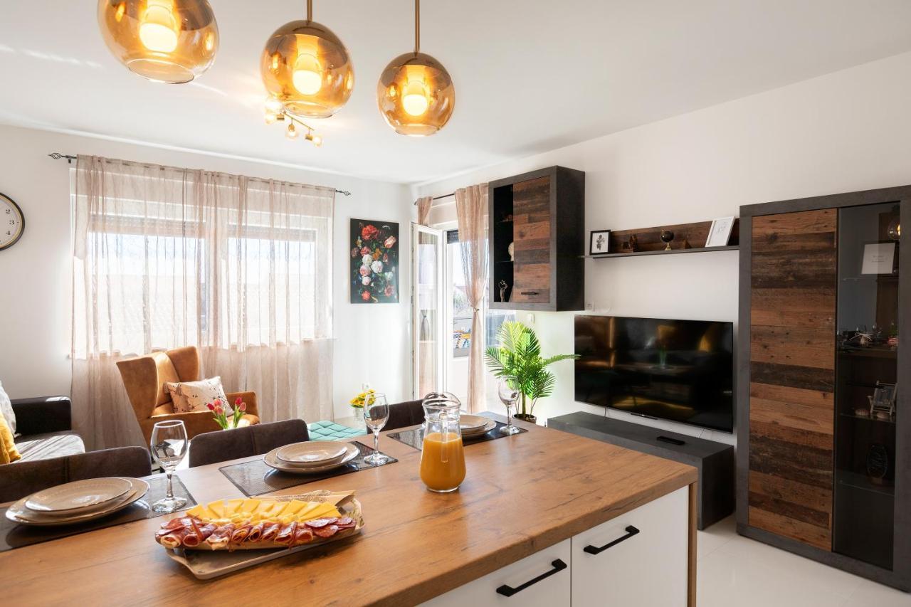 Sunny Island Apartment โตรกีร์ ภายนอก รูปภาพ