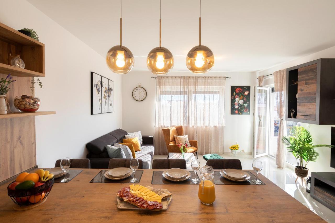 Sunny Island Apartment โตรกีร์ ภายนอก รูปภาพ