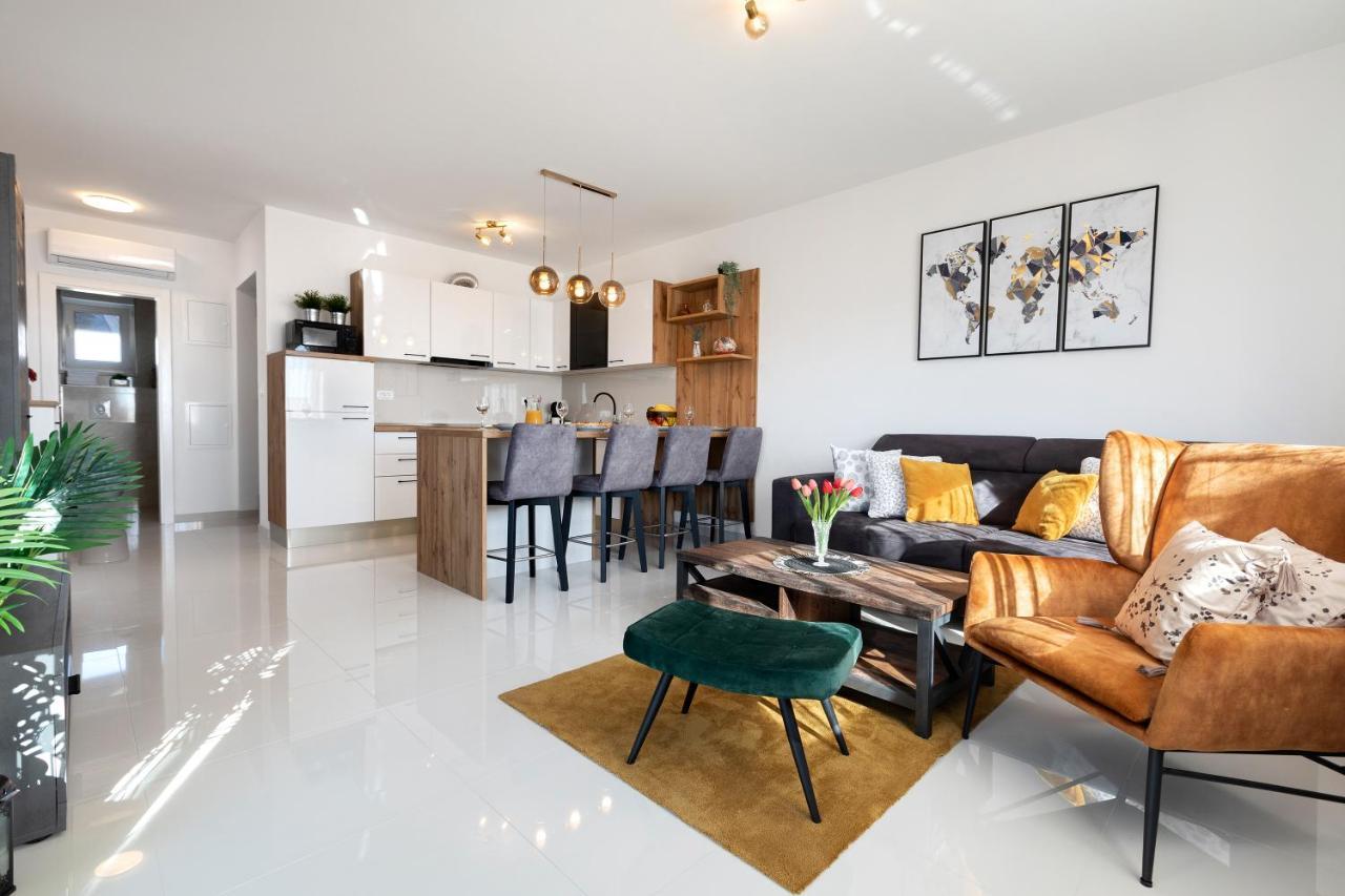 Sunny Island Apartment โตรกีร์ ภายนอก รูปภาพ