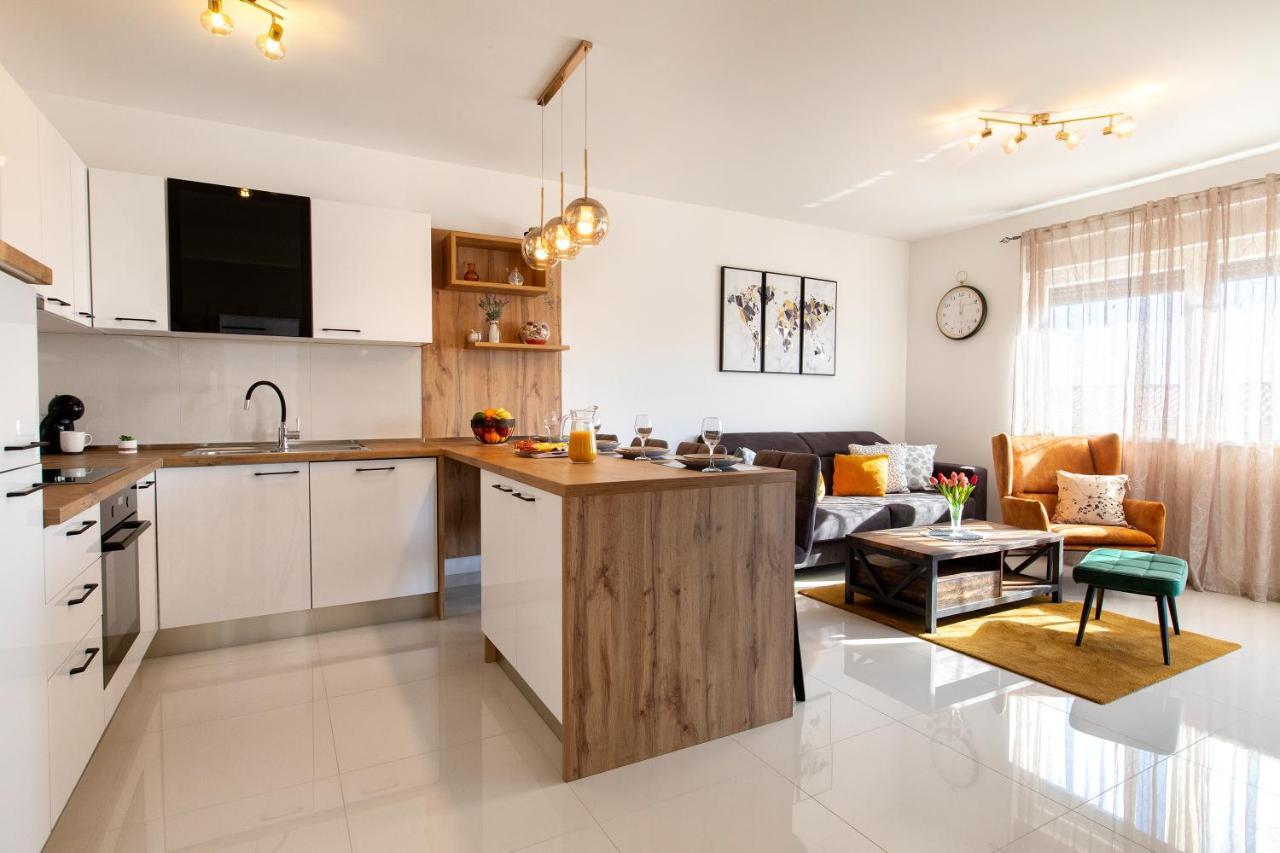 Sunny Island Apartment โตรกีร์ ภายนอก รูปภาพ