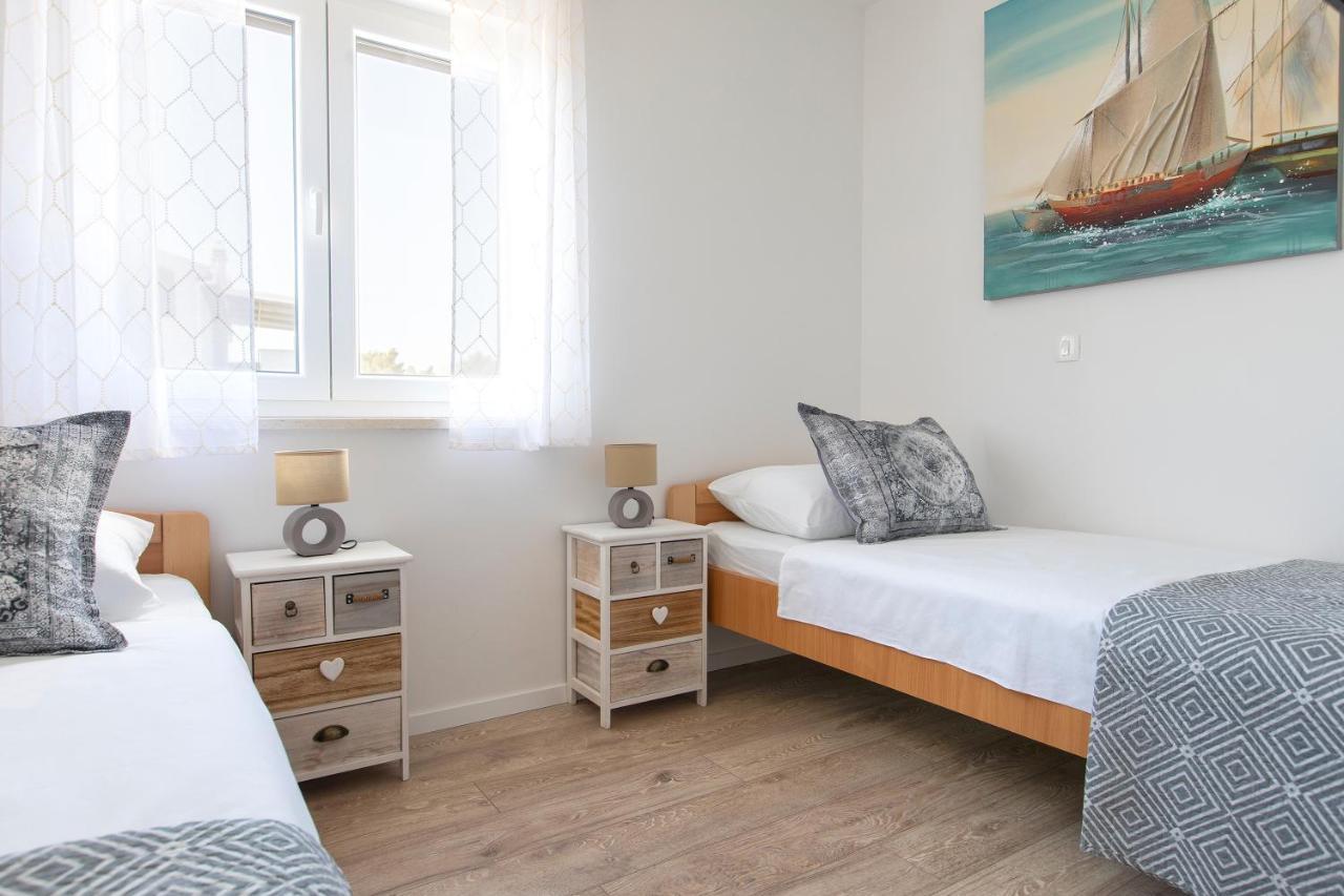 Sunny Island Apartment โตรกีร์ ภายนอก รูปภาพ