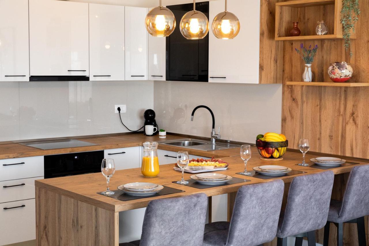 Sunny Island Apartment โตรกีร์ ภายนอก รูปภาพ