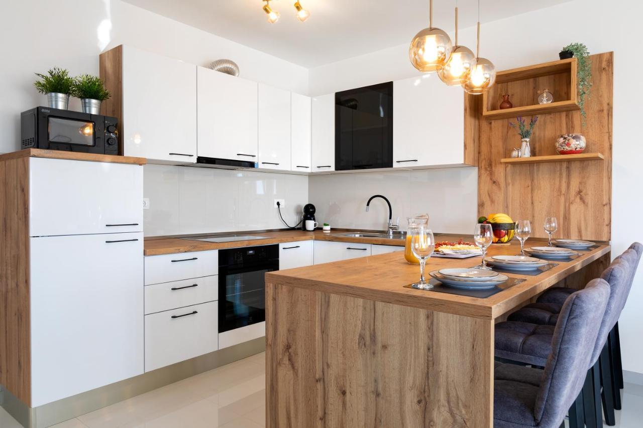 Sunny Island Apartment โตรกีร์ ภายนอก รูปภาพ
